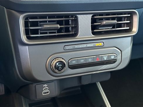 New 2025 Ford Maverick XL image 19