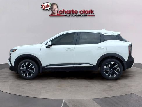 Used 2025 Nissan Kicks SV AWD/4WD image 2