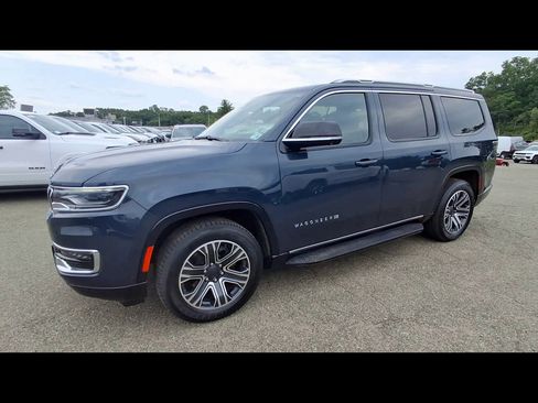 Certified 2023 Jeep Wagoneer Series II w/ Convenience Group I AWD/4WD image 4