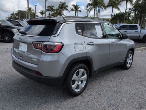 Used 2019 Jeep Compass Latitude FWD image 5