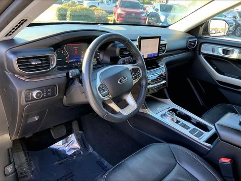 Certified 2021 Ford Explorer Limited w/ Equipment Group 301A image 16