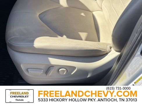 Used 2023 Toyota Highlander XLE FWD image 25