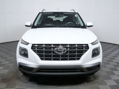 Used 2023 Hyundai Venue SEL image 3