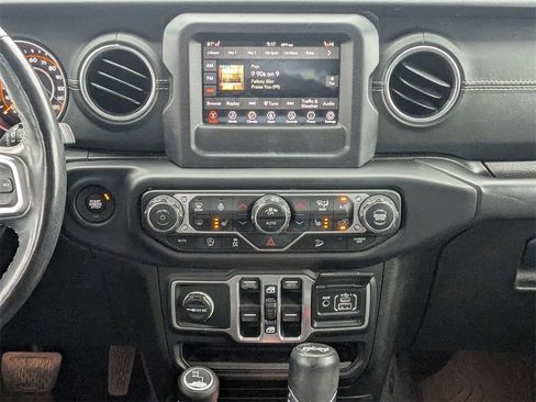 Used 2018 Jeep Wrangler Unlimited Sahara w/ Cold Weather Group image 18