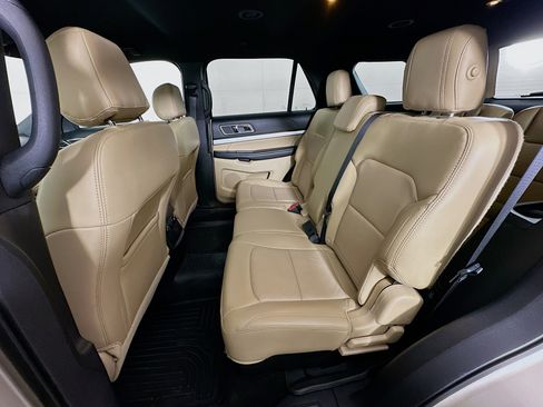 Used 2017 Ford Explorer XLT w/ Equipment Group 202A image 29