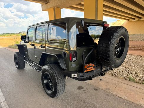 Used 2015 Jeep Wrangler Unlimited Sahara w/ Connectivity Group AWD/4WD image 5
