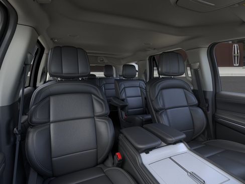 New 2026 Lincoln Navigator Premiere AWD/4WD image 10