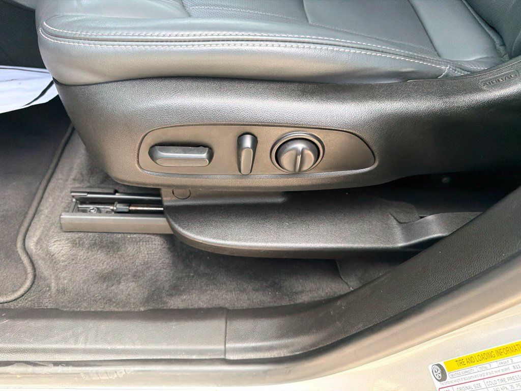 Used 2019 Buick Enclave Essence FWD image 21