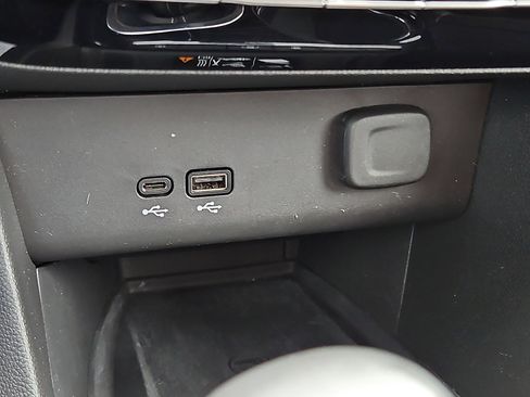 Certified 2025 Buick Encore GX Avenir w/ Avenir Technology Package FWD image 22