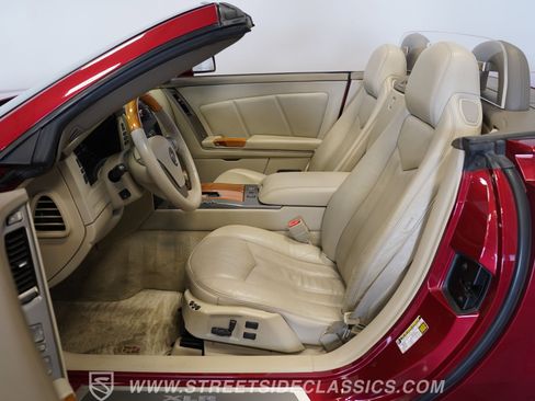 Used 2005 Cadillac XLR image 3