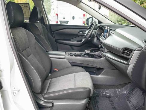 Used 2024 Nissan Rogue SV AWD/4WD image 15