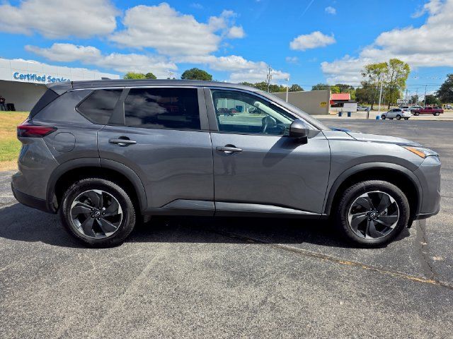Used 2025 Nissan Rogue SV AWD/4WD image 16
