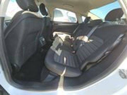 Used 2019 Ford Fusion SE FWD image 3