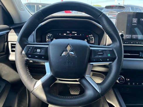 Used 2023 Mitsubishi Outlander SE AWD/4WD image 22