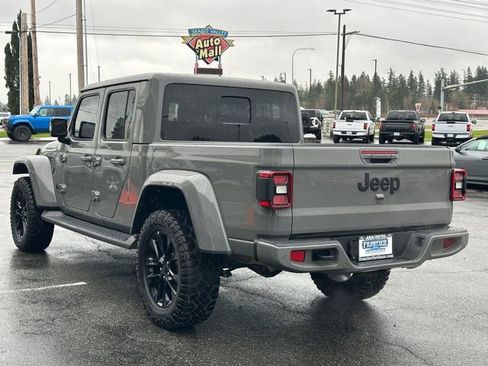 Used 2023 Jeep Gladiator Overland image 4