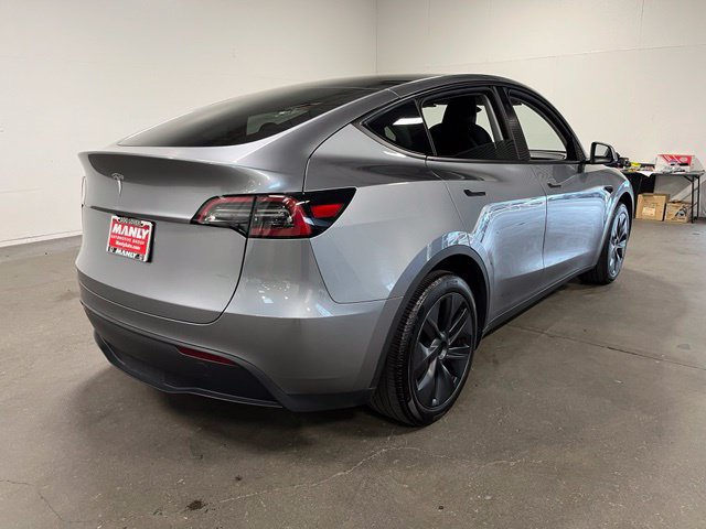 Used 2025 Tesla Model Y Long Range RWD image 3