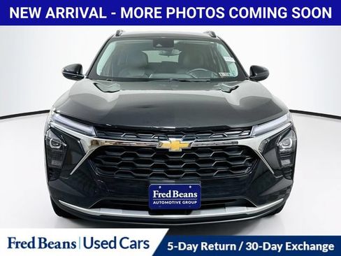 Used 2025 Chevrolet Trax LT w/ Driver Confidence Package FWD image 2