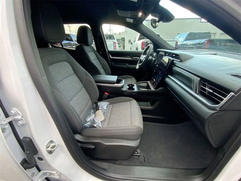 Used 2025 GMC Terrain Elevation image 26