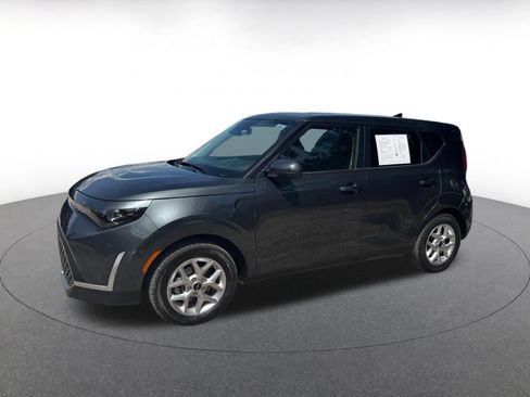 Used 2025 Kia Soul LX w/ LX Technology Package FWD image 4