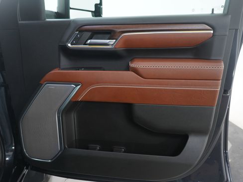 Used 2024 GMC Sierra 2500 Denali Ultimate w/ Max Trailering Package image 12