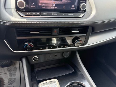 Used 2023 Nissan Rogue SV image 12