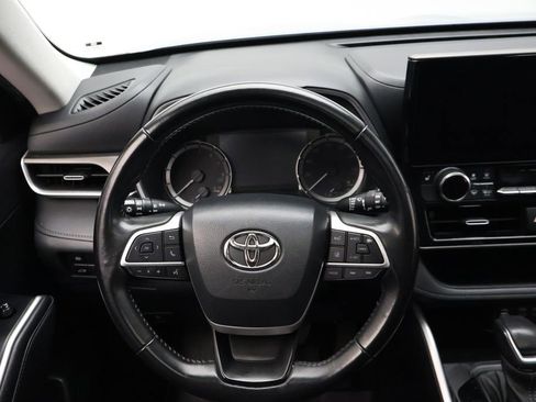Used 2023 Toyota Highlander XLE FWD image 23