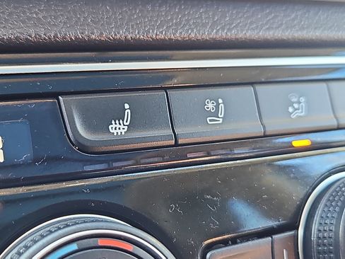 Used 2023 Volkswagen Atlas SEL Premium image 16