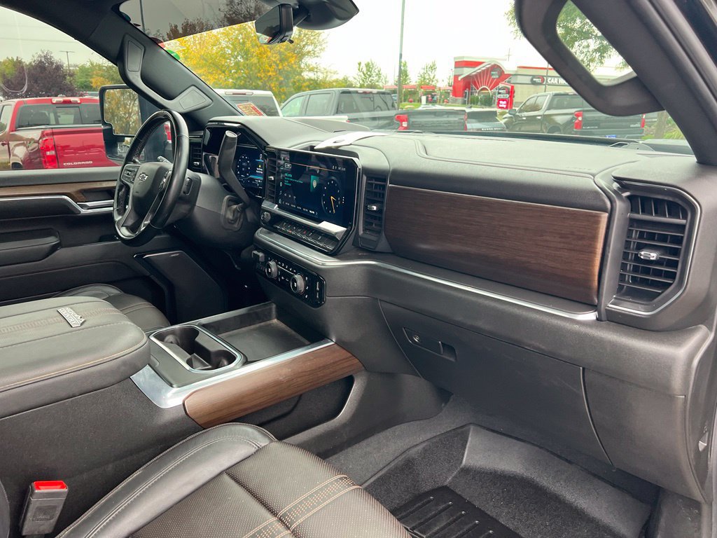 Used 2024 Chevrolet Silverado 3500 High Country w/ Technology Package AWD/4WD image 30