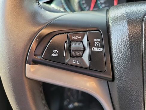 Used 2021 Chevrolet Trax LT w/ LT Convenience Package image 5