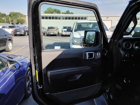 Used 2023 Jeep Wrangler Unlimited Sahara w/ Cold Weather Group AWD/4WD image 9