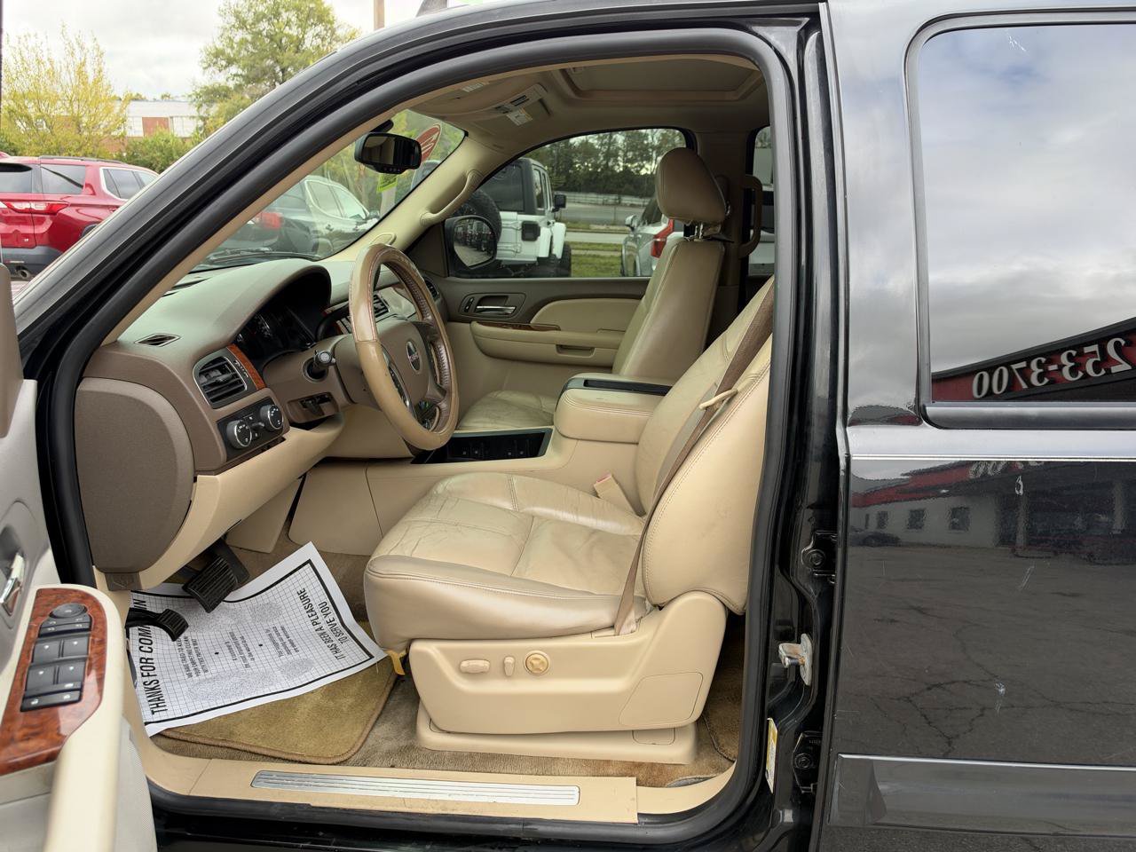 Used 2007 GMC Yukon SLT w/ SLT Preferred Equipment Group AWD/4WD image 11
