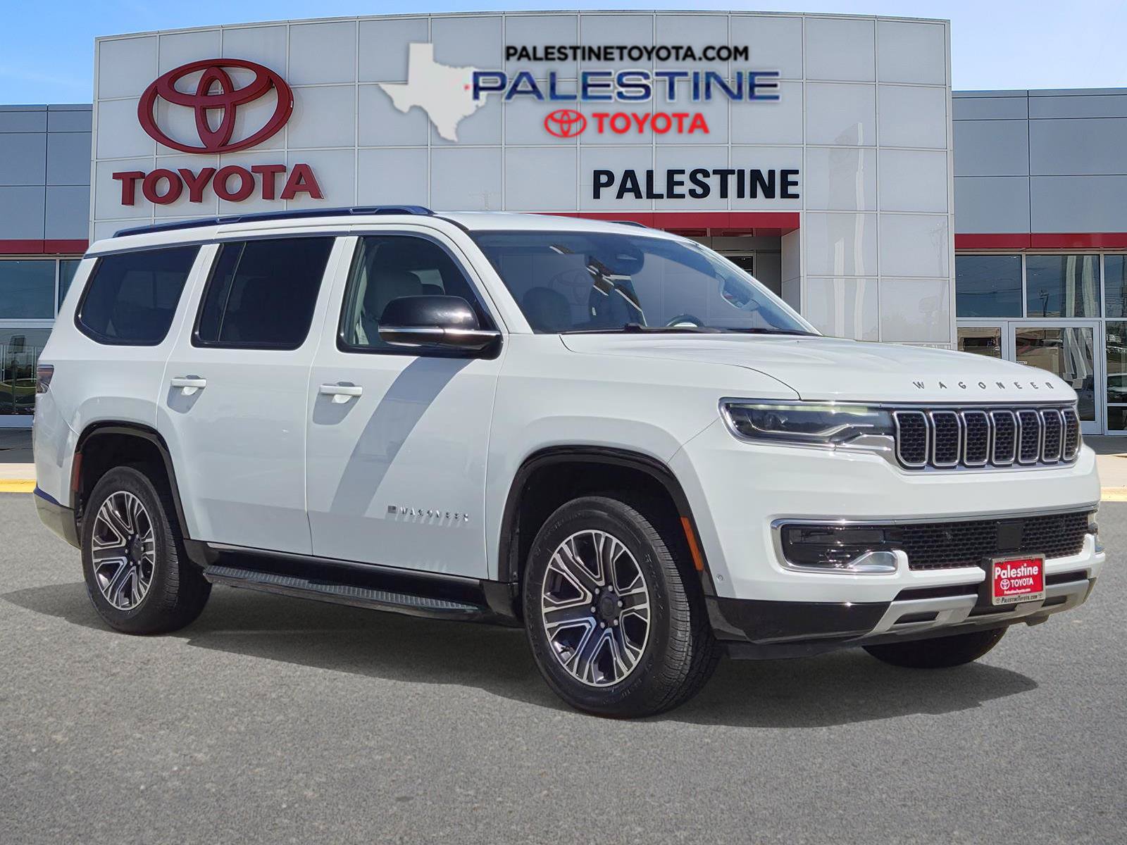 Used 2024 Jeep Wagoneer Series II w/ Flexible Seating Group RWD image 1