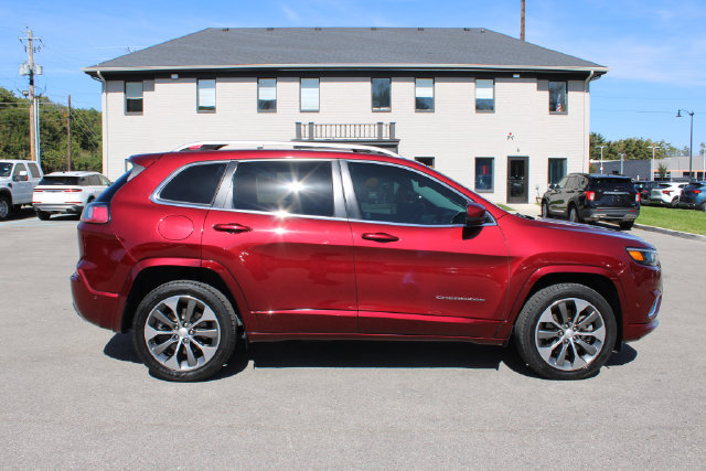 Used 2019 Jeep Cherokee Overland w/ Technology Group AWD/4WD image 6