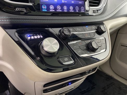 Used 2018 Chrysler Pacifica Limited w/ Advanced Safetytec Group image 30