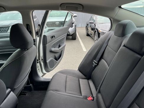 Used 2025 Nissan Altima 2.5 SV FWD image 35