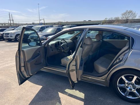 Used 2003 Nissan Altima 3.5 SE image 27