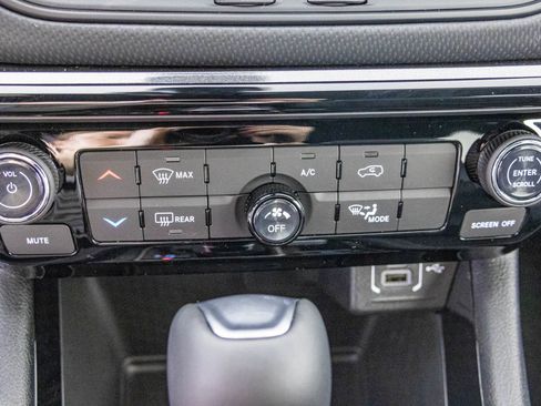 New 2026 Jeep Compass Latitude image 23