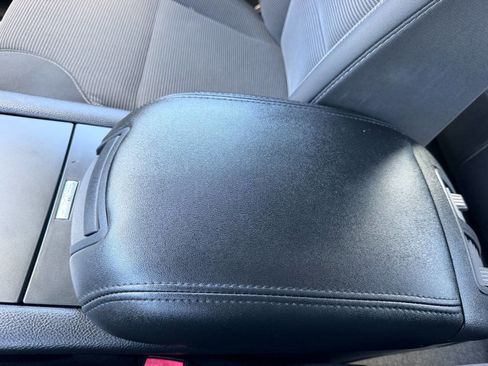 Used 2013 Ford Taurus SEL FWD image 39