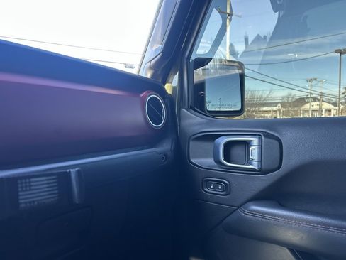 Used 2022 Jeep Gladiator Rubicon w/ Cold Weather Group image 22