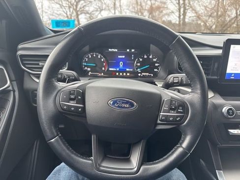 Used 2020 Ford Explorer XLT w/ Equipment Group 202A image 25