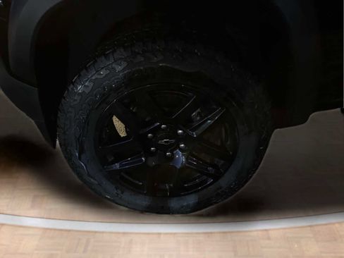 Used 2024 Chevrolet Colorado Trail Boss image 31