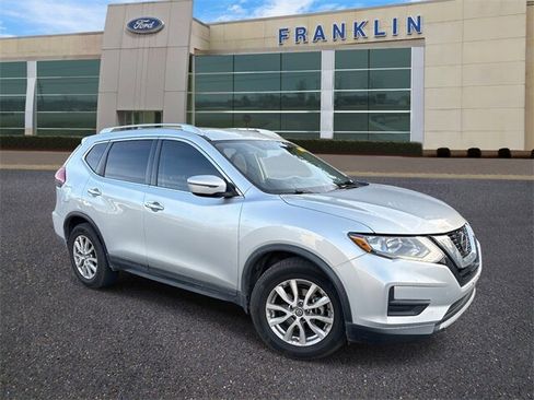 Used 2018 Nissan Rogue SV image 1