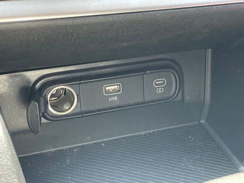 Used 2025 Kia Sportage LX image 8