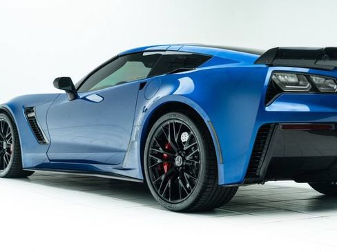 Used 2015 Chevrolet Corvette Z06 w/ 3LZ Preferred Equipment Group RWD image 19
