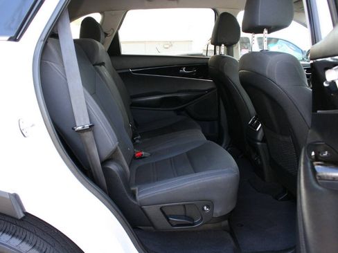 Used 2020 Kia Sorento LX w/ LX I4 Convenience Package FWD image 22
