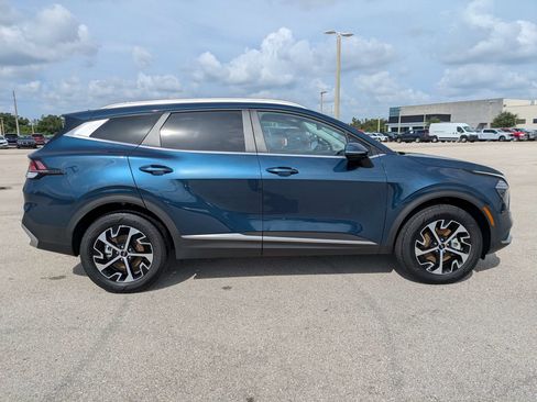 Certified 2025 Kia Sportage EX AWD/4WD image 4