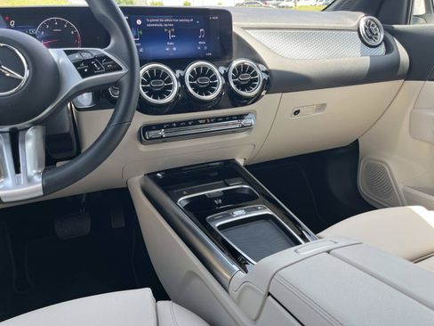 Certified 2025 Mercedes-Benz GLA 250 image 15