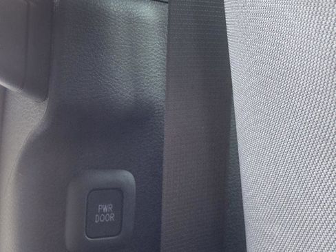 Used 2025 Toyota Sienna LE FWD image 24