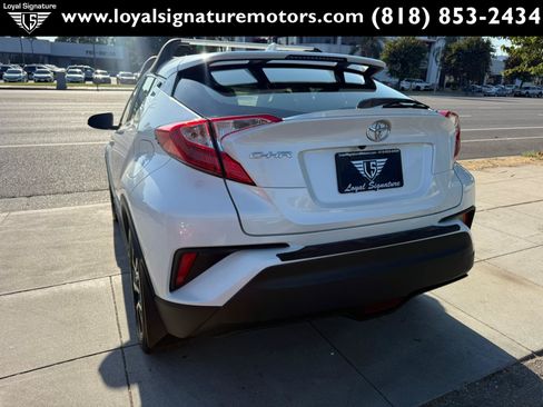 Used 2018 Toyota C-HR XLE FWD image 5