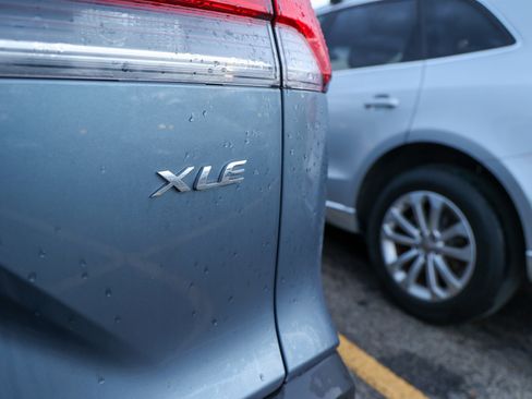 Used 2023 Toyota Corolla Cross XLE w/ Convenience Package image 13